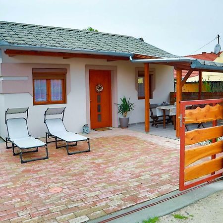 Jazmin Apartman Buzsak ภายนอก รูปภาพ