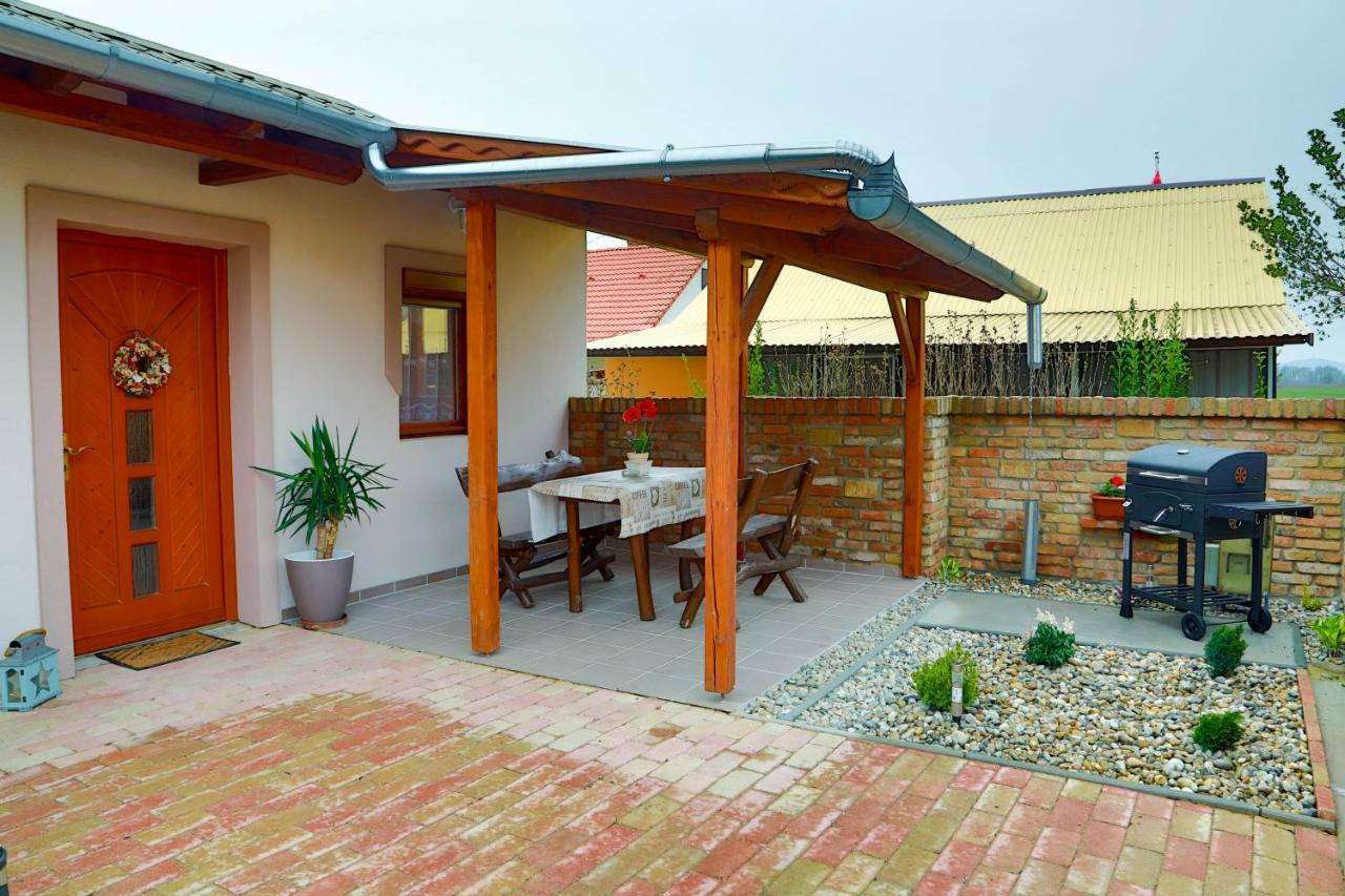 Jazmin Apartman Buzsak ภายนอก รูปภาพ