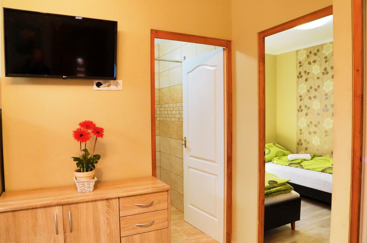 Jazmin Apartman Buzsak ภายนอก รูปภาพ